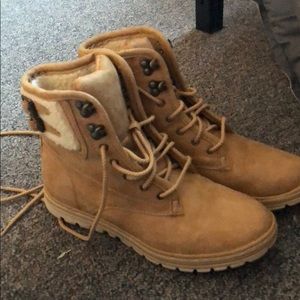 Cliffs women’s lace up boots